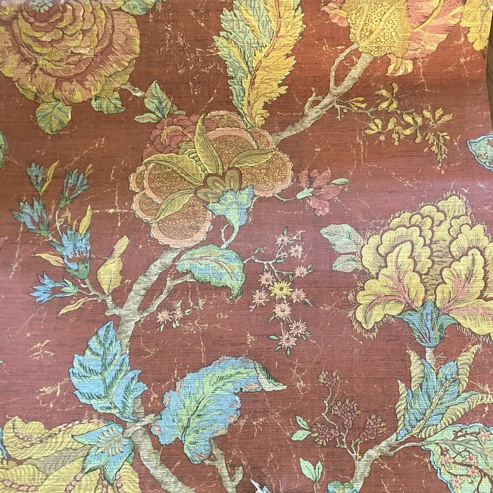 Wallquest wallpaper double roll. Floral Patterned in Warm Tones. New in pack